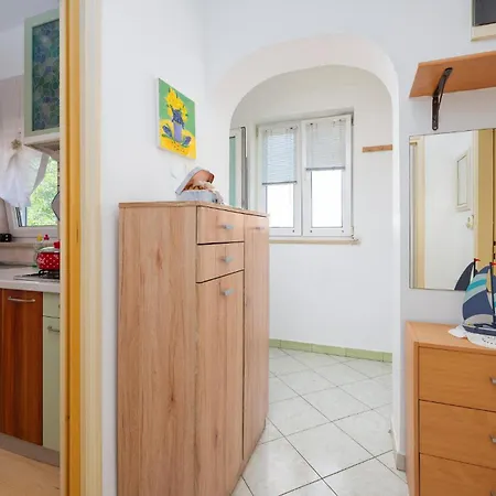 Lovely In With Kitchen Apartament Pula
