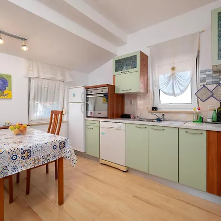 شقة Lovely In With Kitchen *