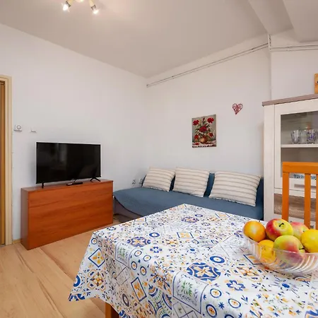 Lovely In With Kitchen Apartament *