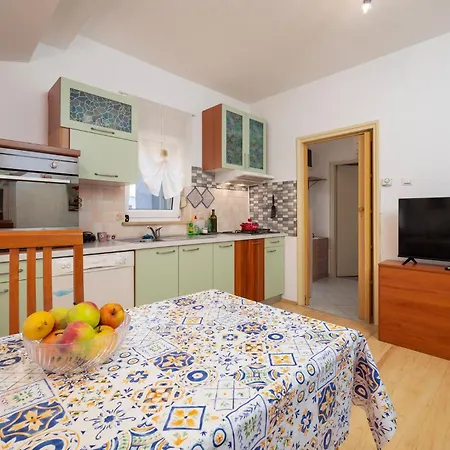 Lovely In With Kitchen *